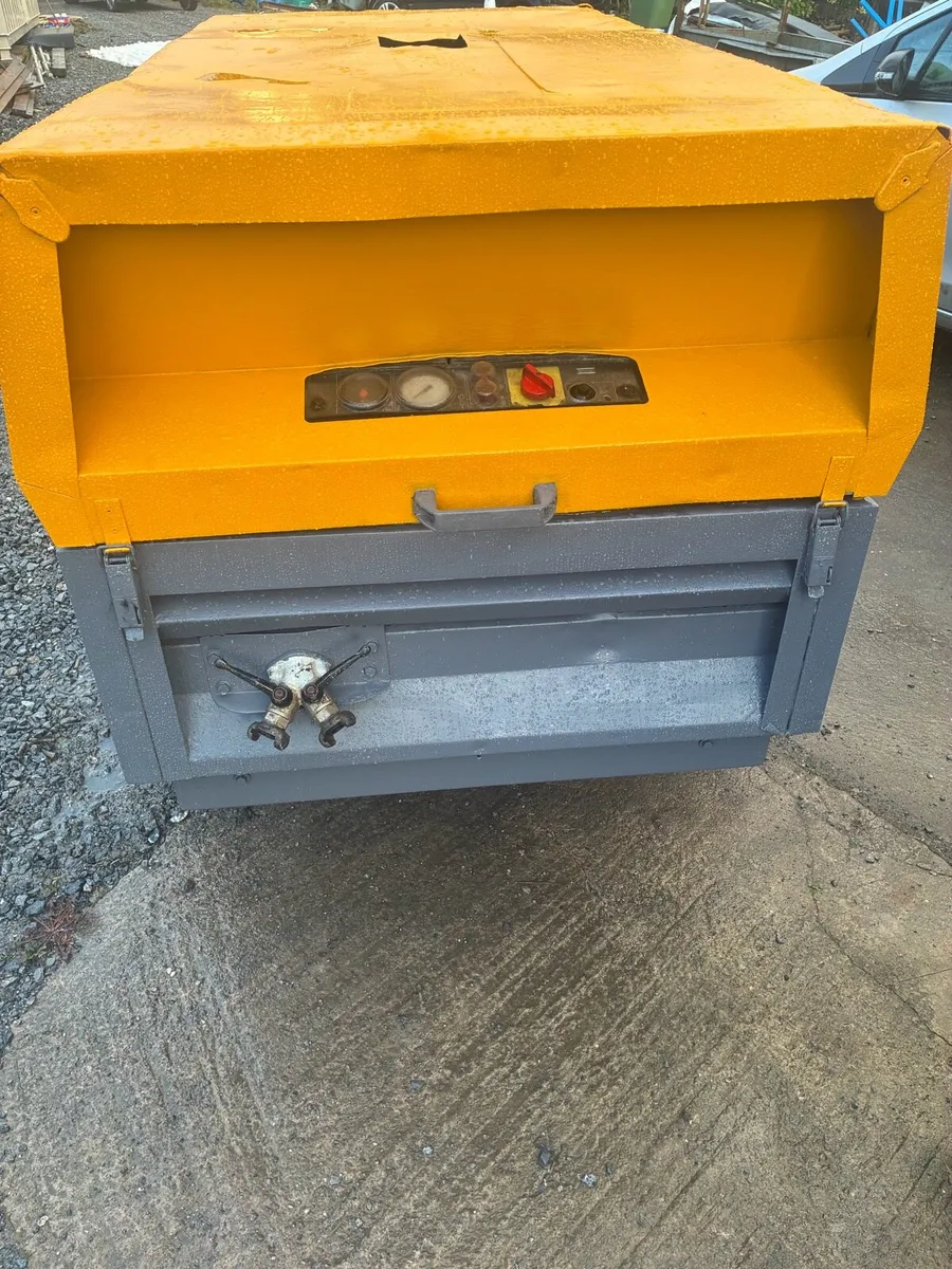 Atlas copco road compressor 154CFM - Image 2