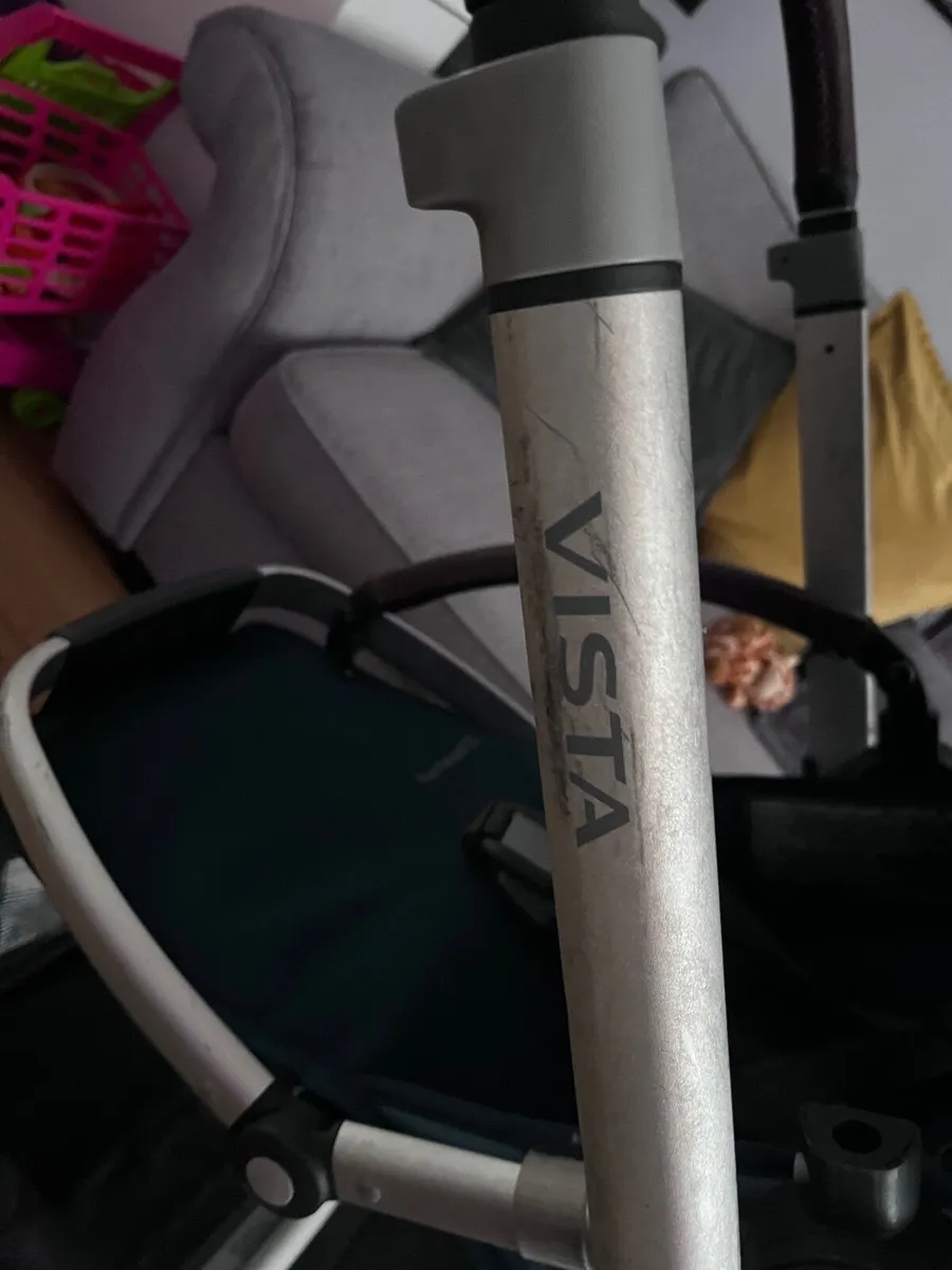 Uppababy Vista V2 Travel System & Accessories - Image 2