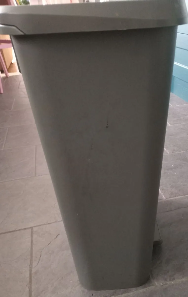 Kitchen bin - Image 1