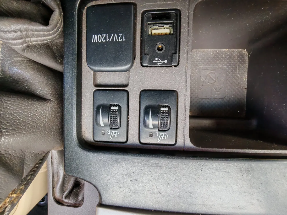 Toyota Land Cruiser CREW CAB - Image 3