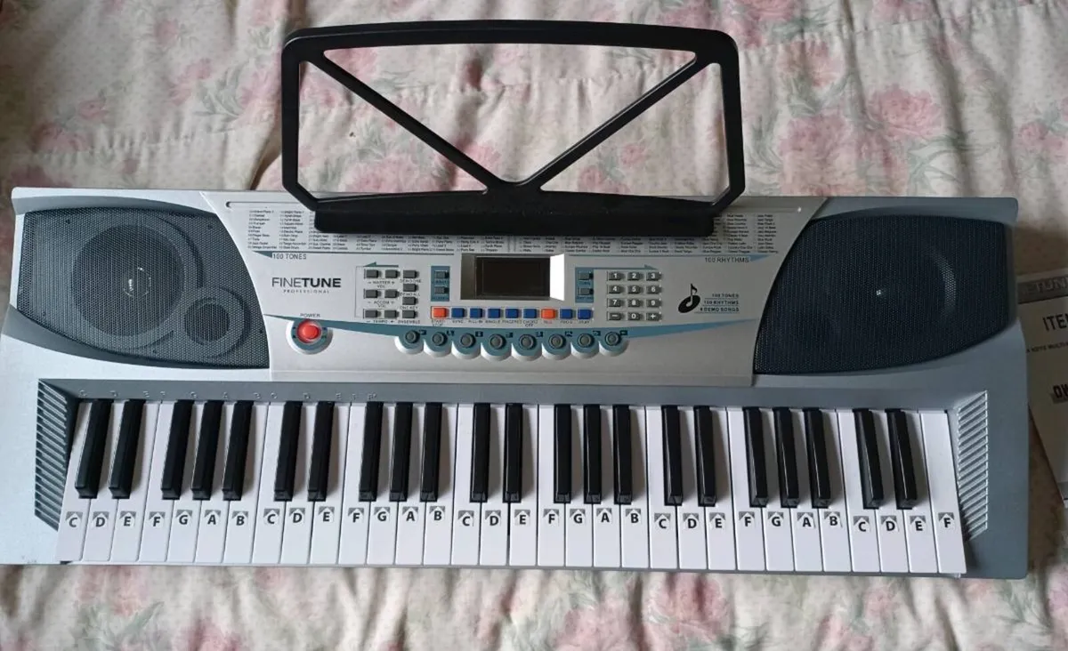 Electronic keyboard - Image 1