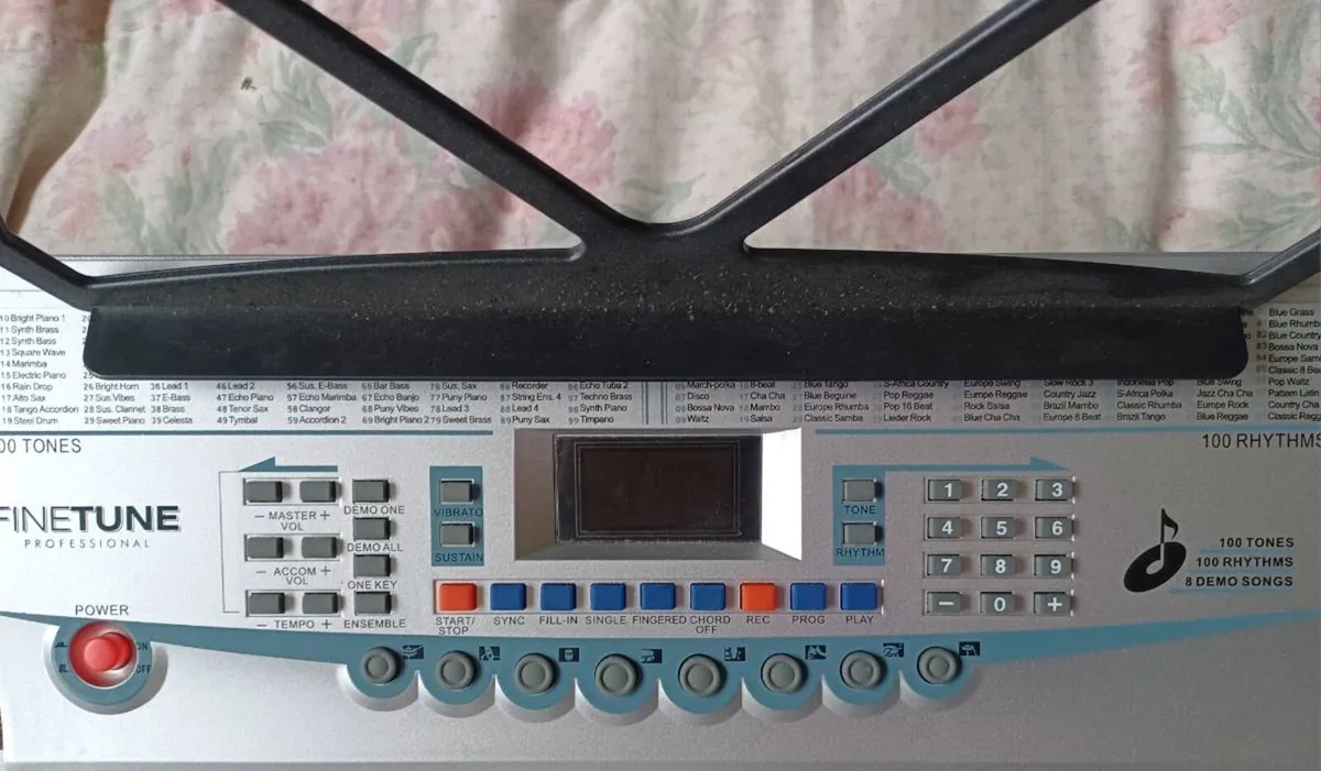 Electronic keyboard - Image 3