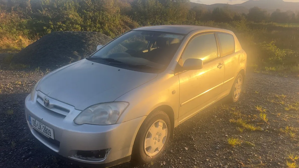 Toyota Corolla hatchback 2 door - Image 2