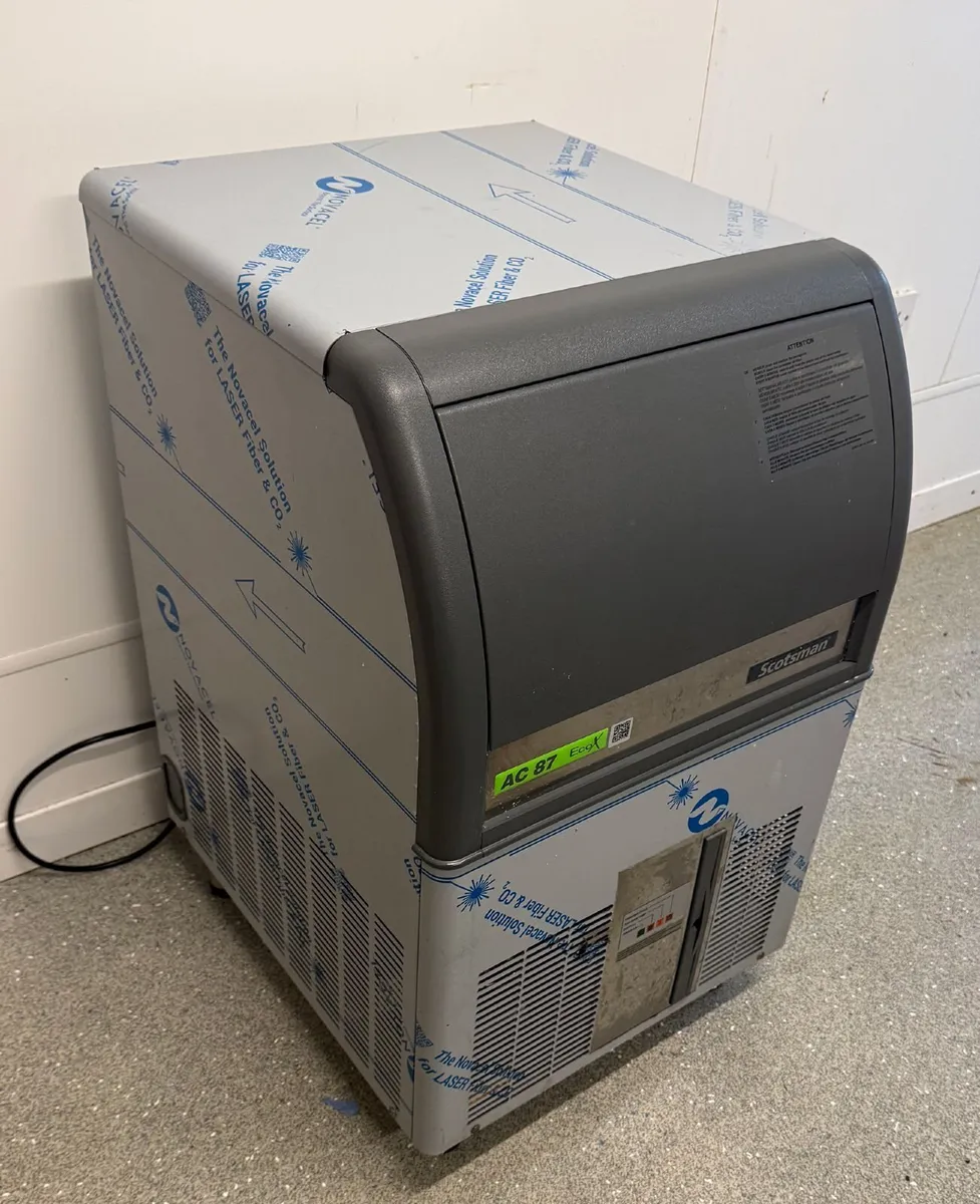 Ice Machine / Ice Maker - Image 1