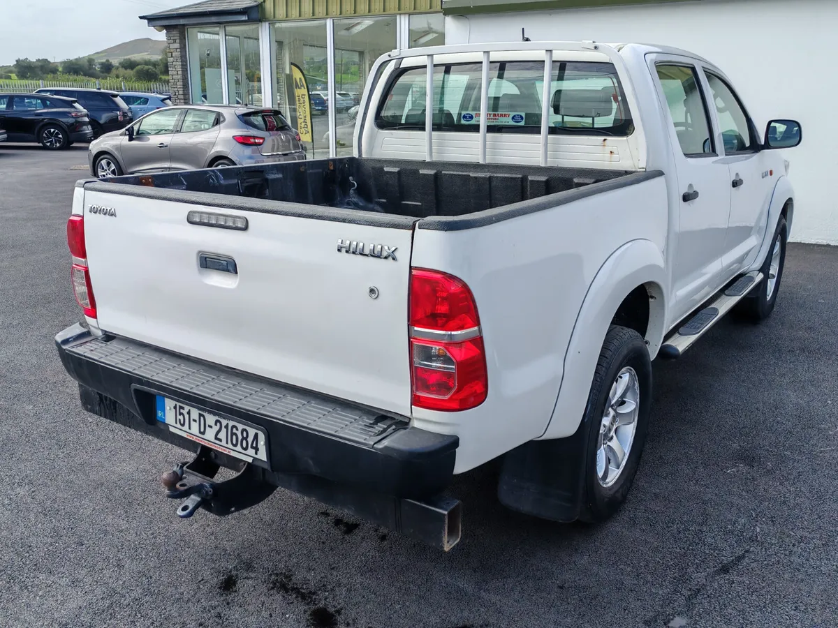 2015 Toyota Hilux ACTIVE 4X4 D-4D D'CAB 2.5144BHP - Image 4