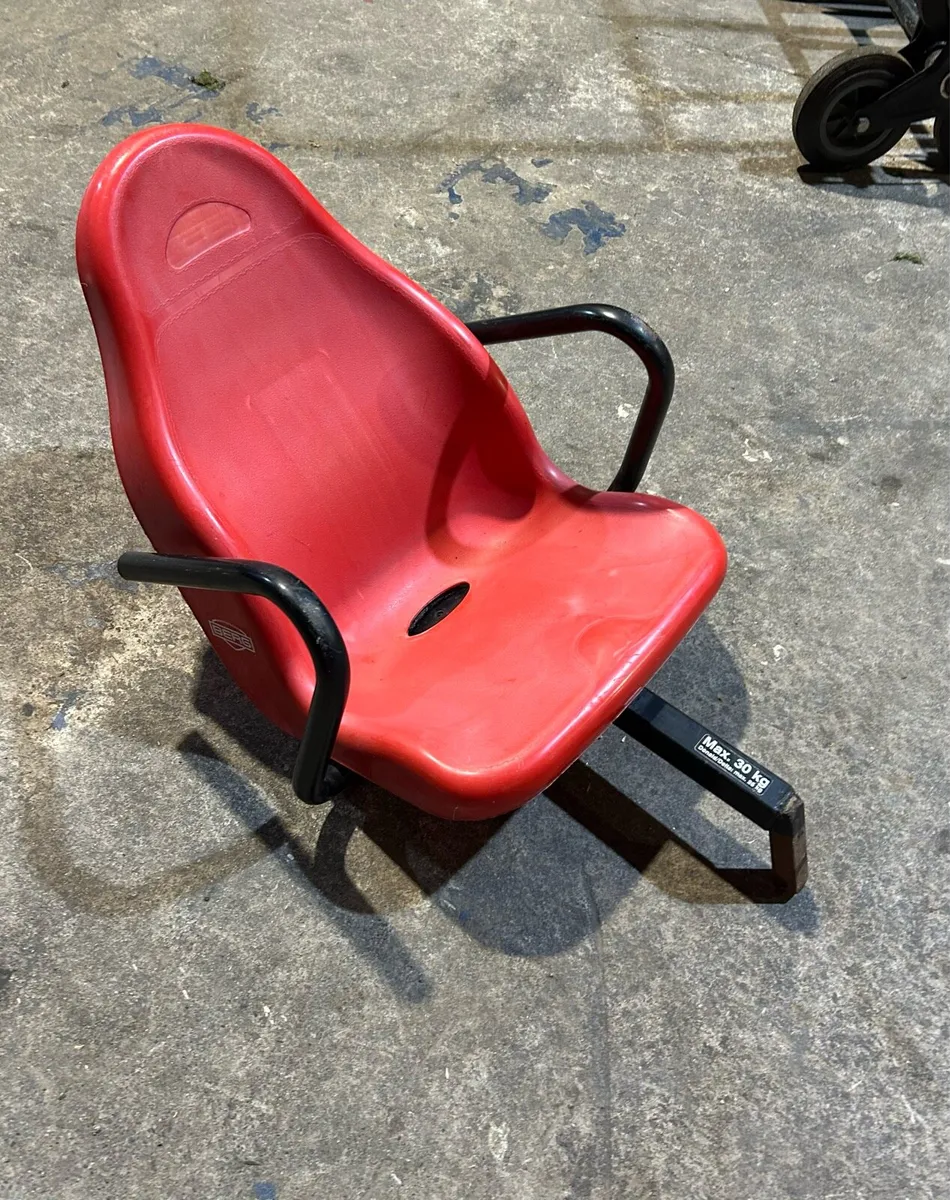 Berg passenger seat - Image 2