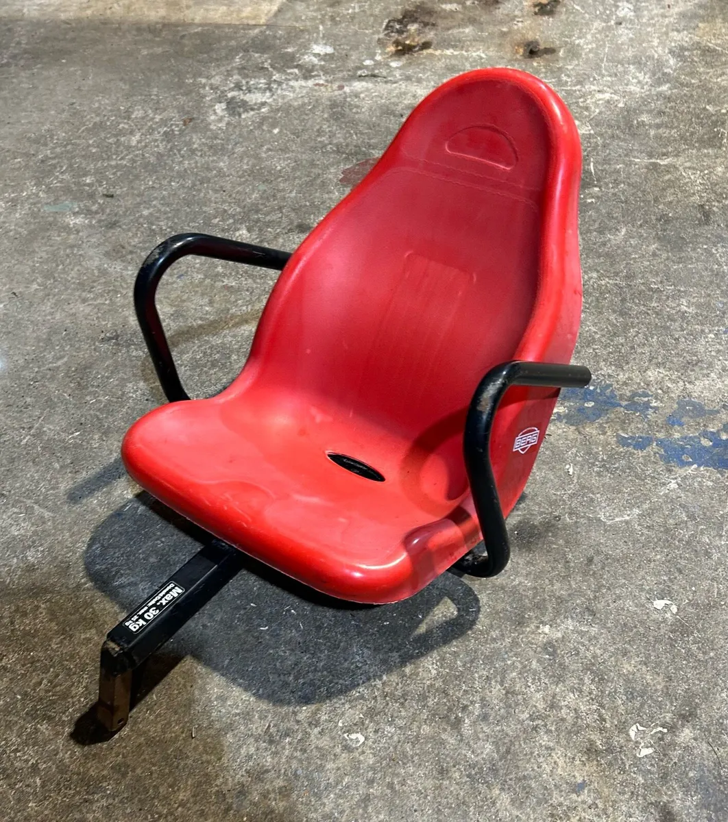 Berg passenger seat - Image 1