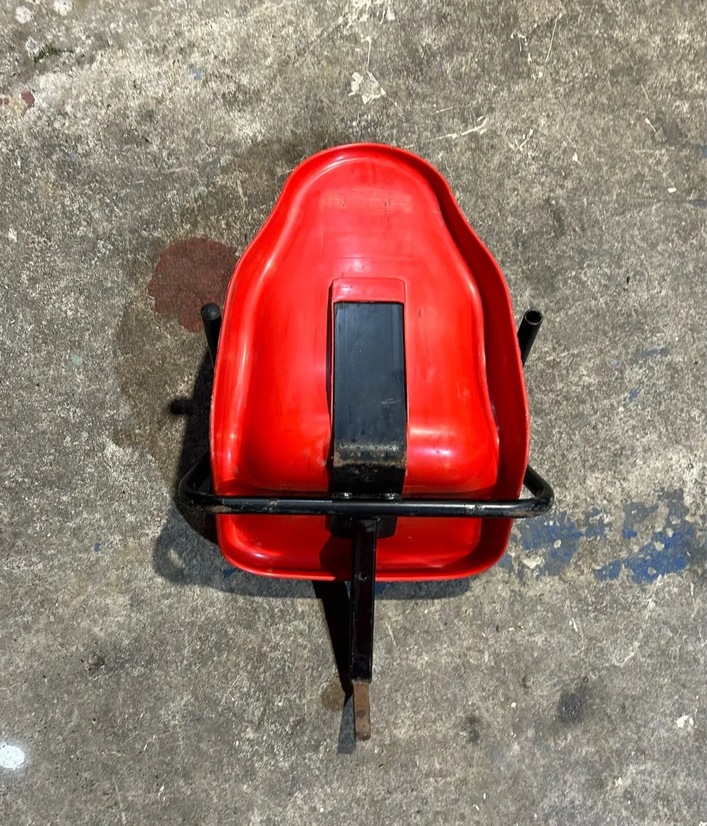 Berg passenger seat - Image 4