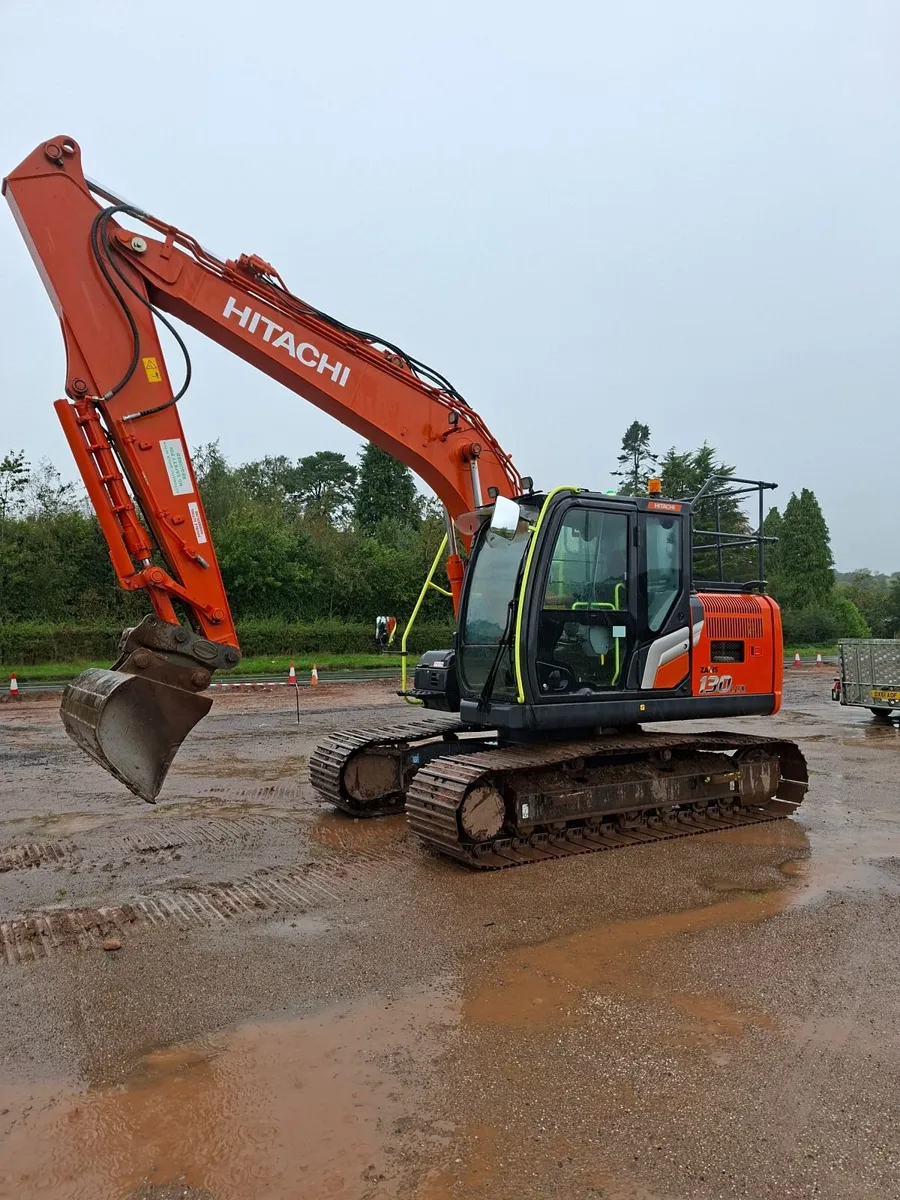 2022 Hitachi 130-7 (4000hrs) - Image 1