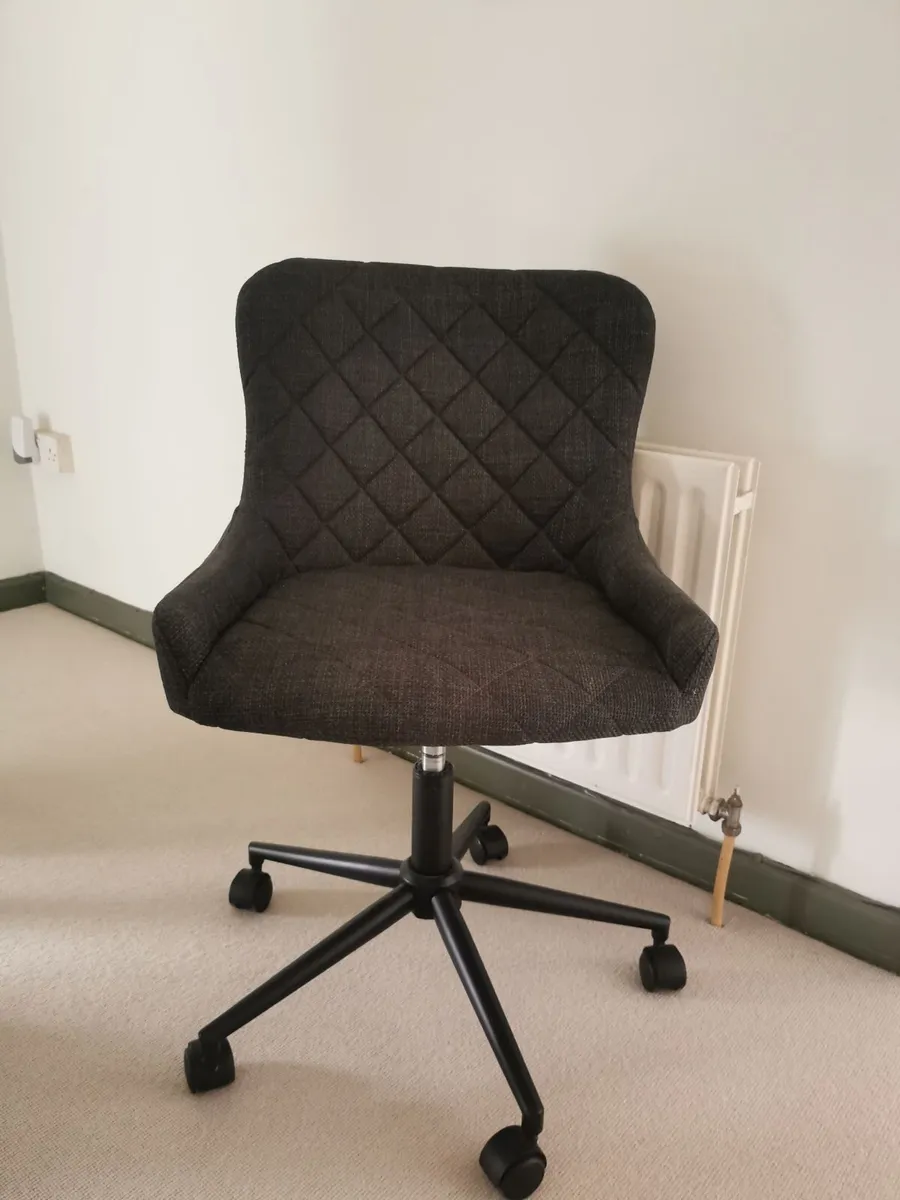 Office chair - Image 1