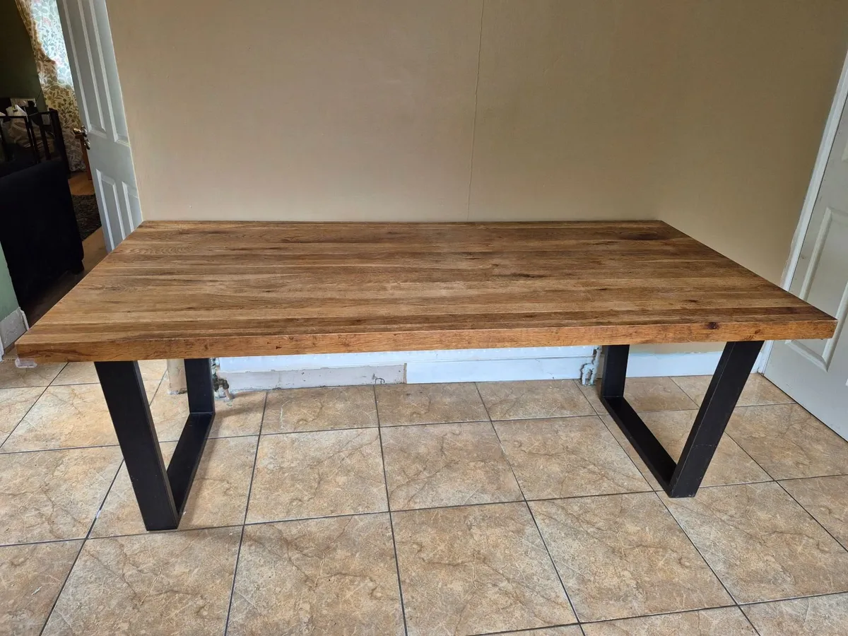 Solid Oak kitchen table - Image 1