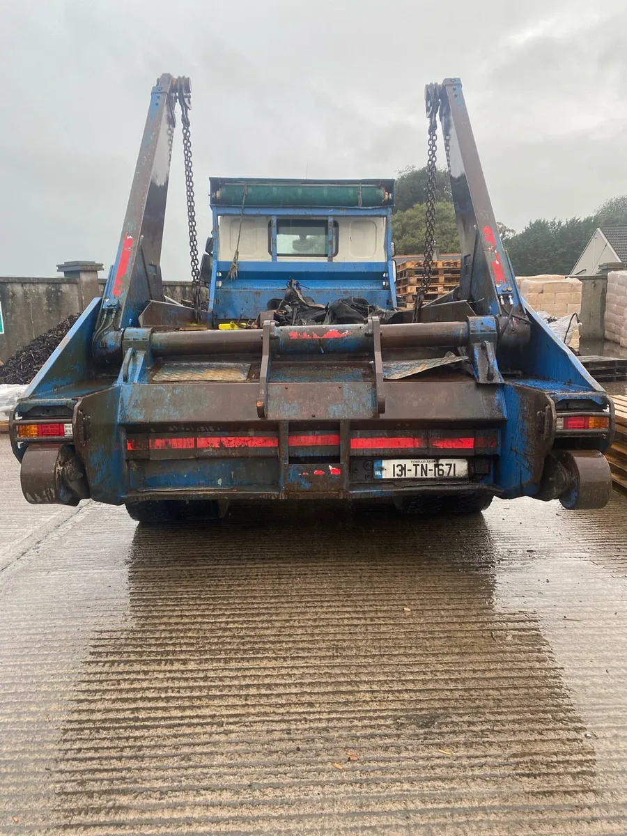 131 Skip truck - Image 2