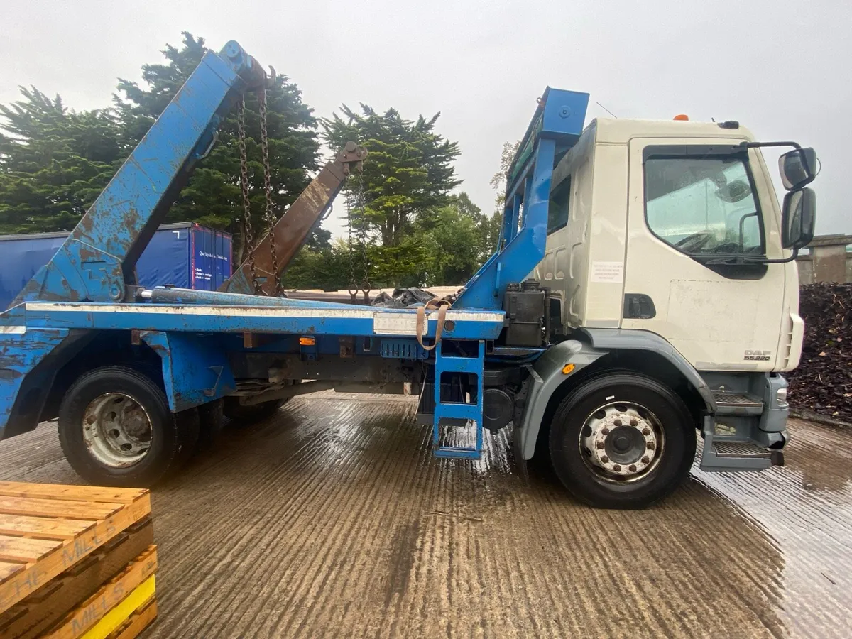 131 Skip truck - Image 3