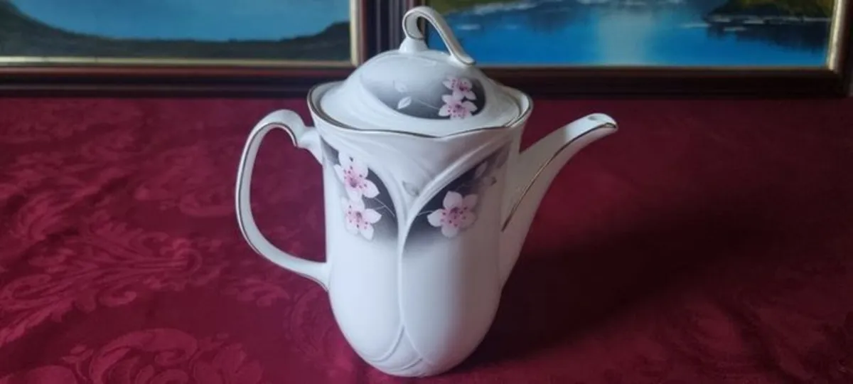Royal Albert Horizons StarFlower CoffeePot/Pitcher - Image 2