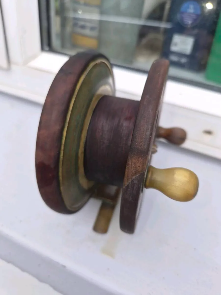 Old large timber brass fishing real - Image 3