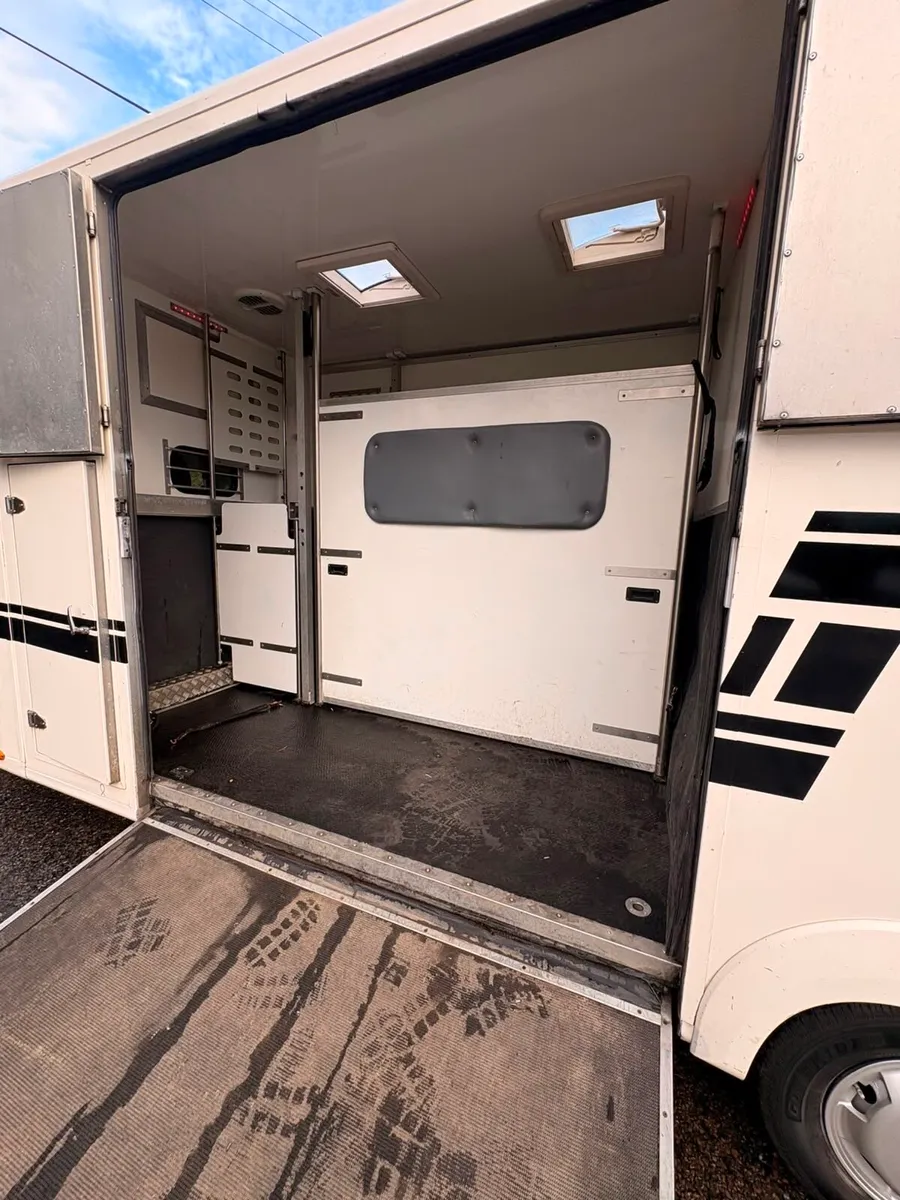 NI Horse lorry - Image 2