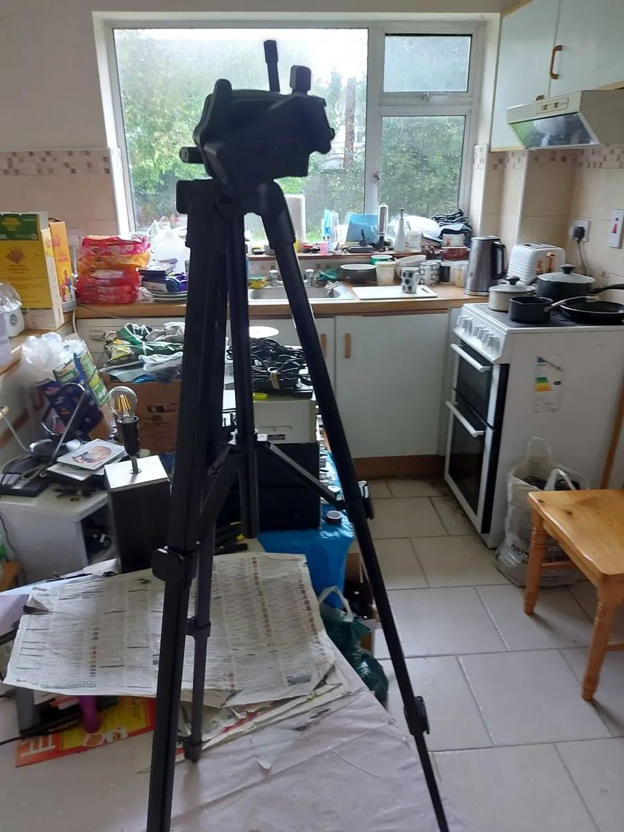 Camera Tripod with multiple extensions - Image 2