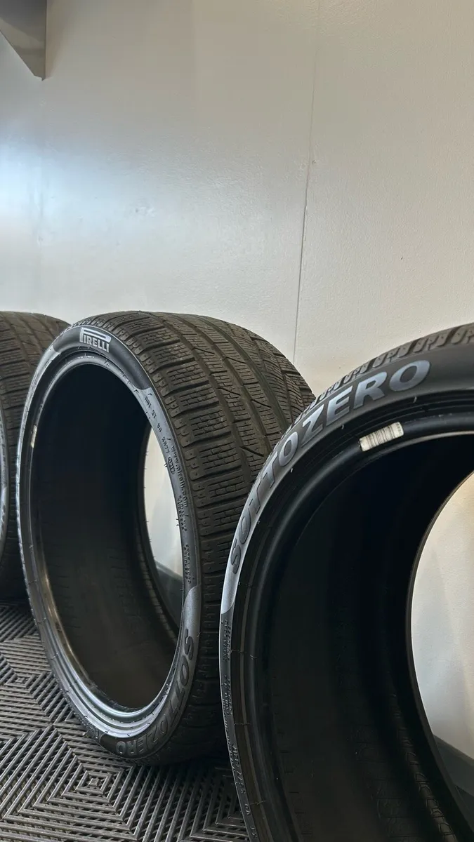 4x Pirelli Sottozero 2 – 235/35/19 - Image 2