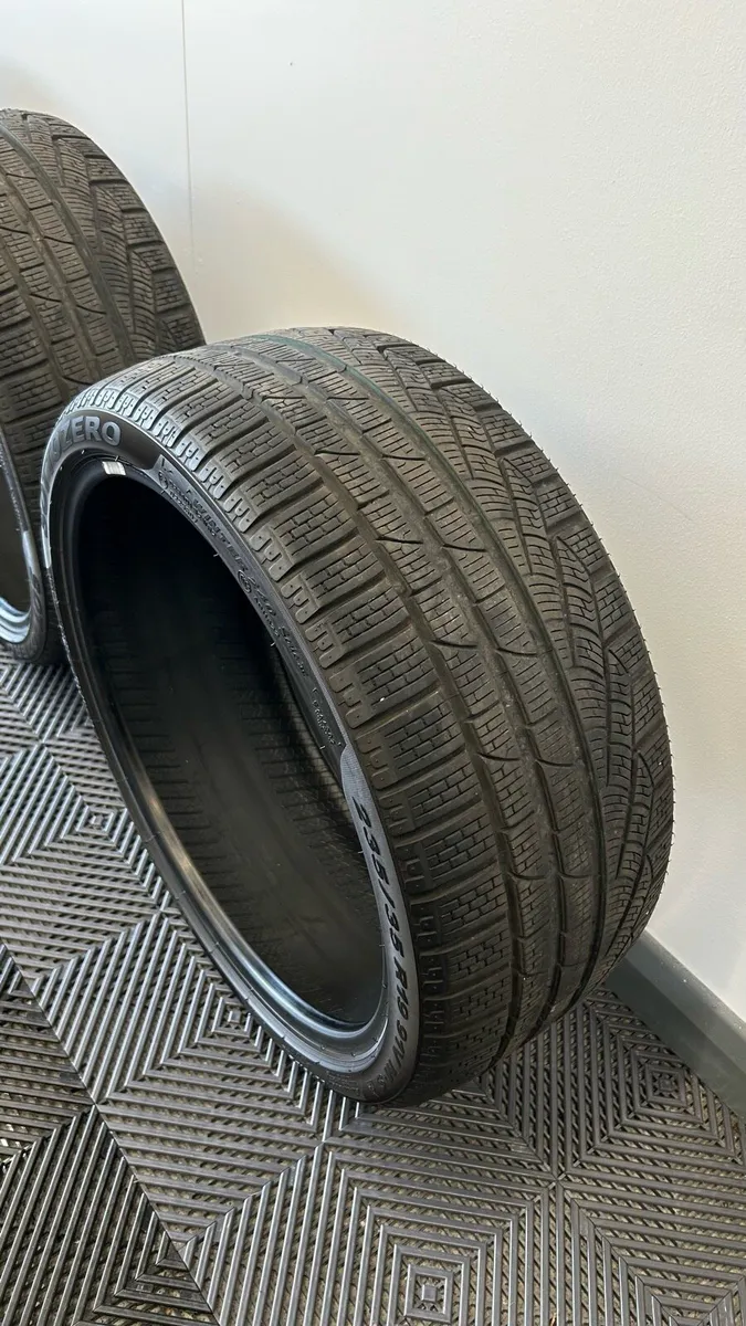 4x Pirelli Sottozero 2 – 235/35/19 - Image 3