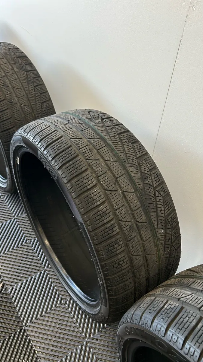4x Pirelli Sottozero 2 – 235/35/19 - Image 4