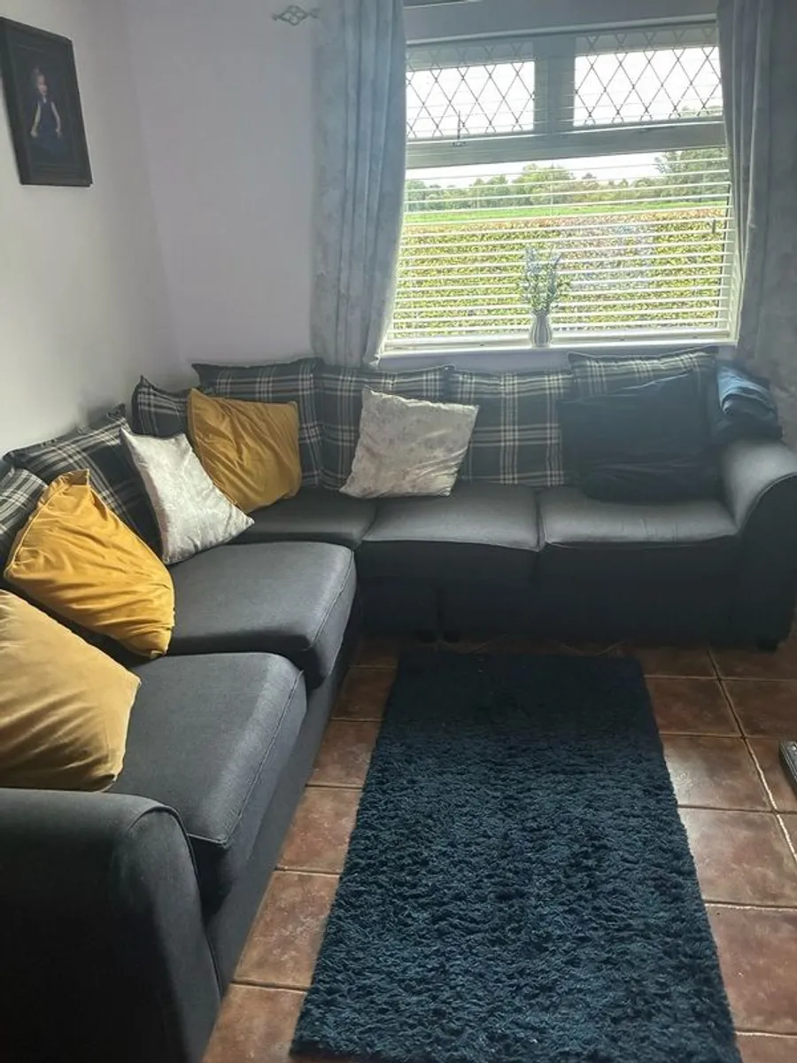 Corner suite of Furniture - Image 1