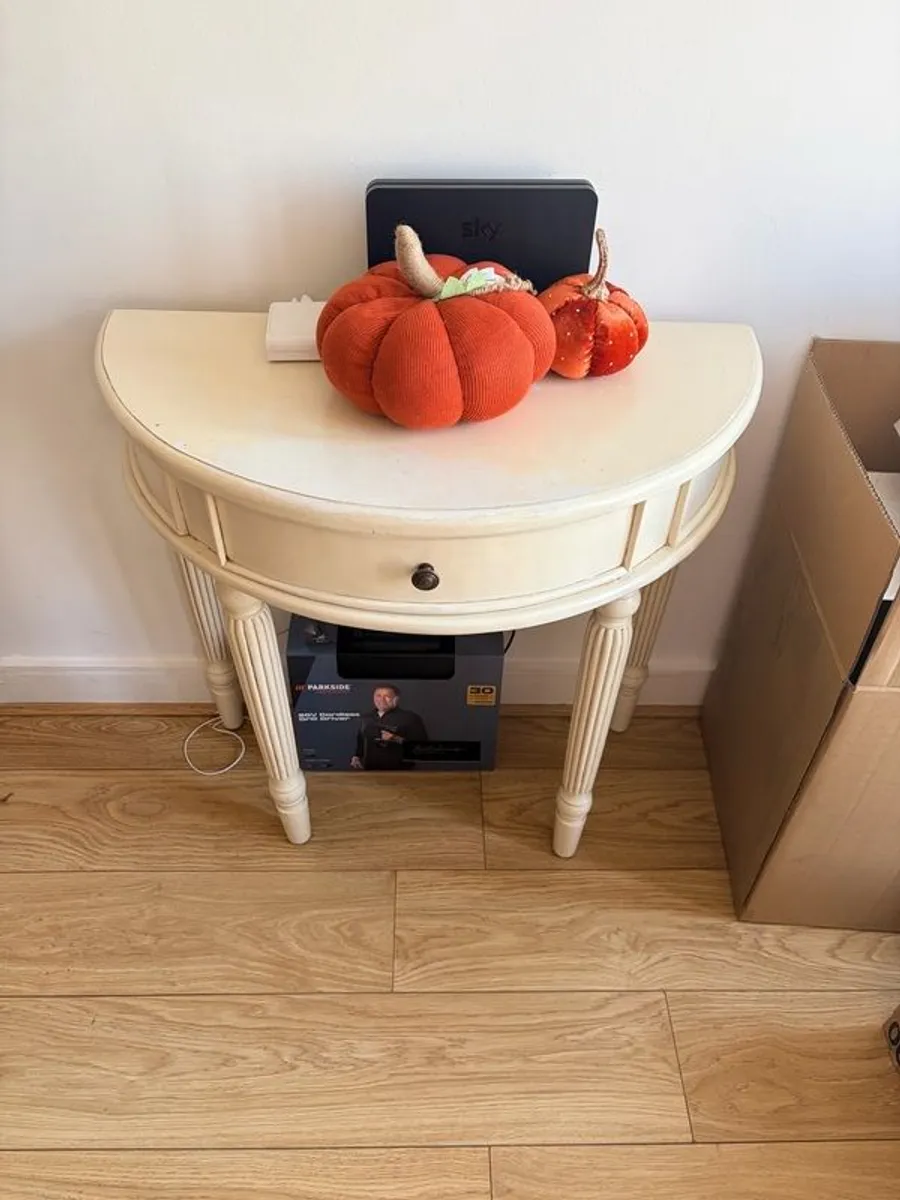 Console table - Image 1