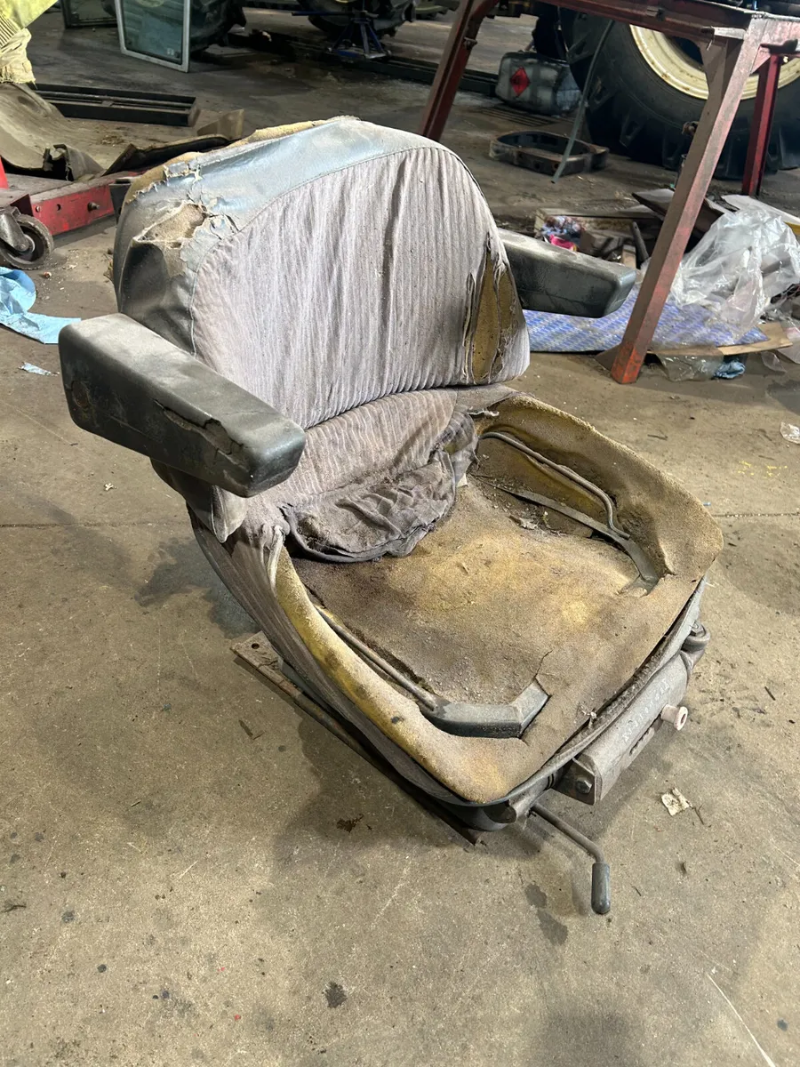 Original MF 300 Series Seat - Image 2