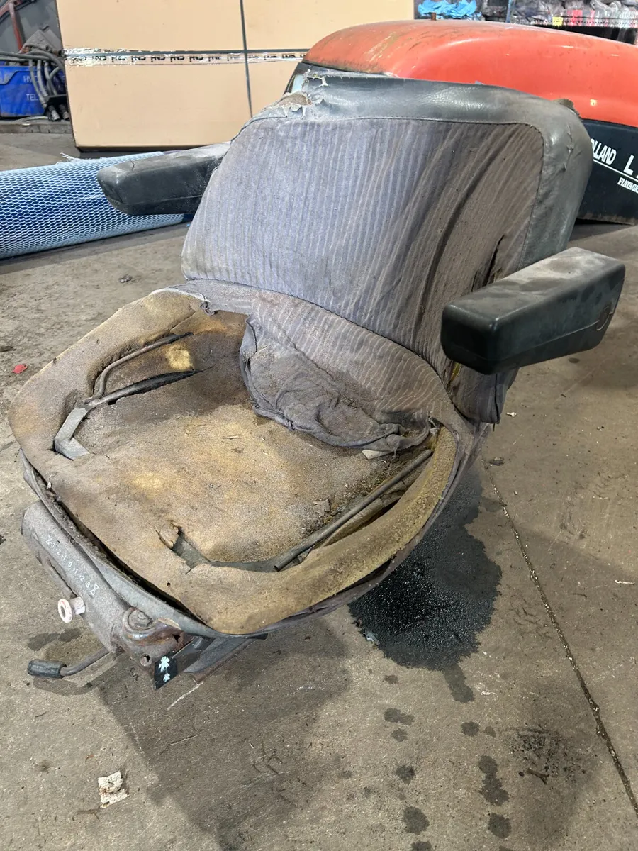 Original MF 300 Series Seat - Image 3