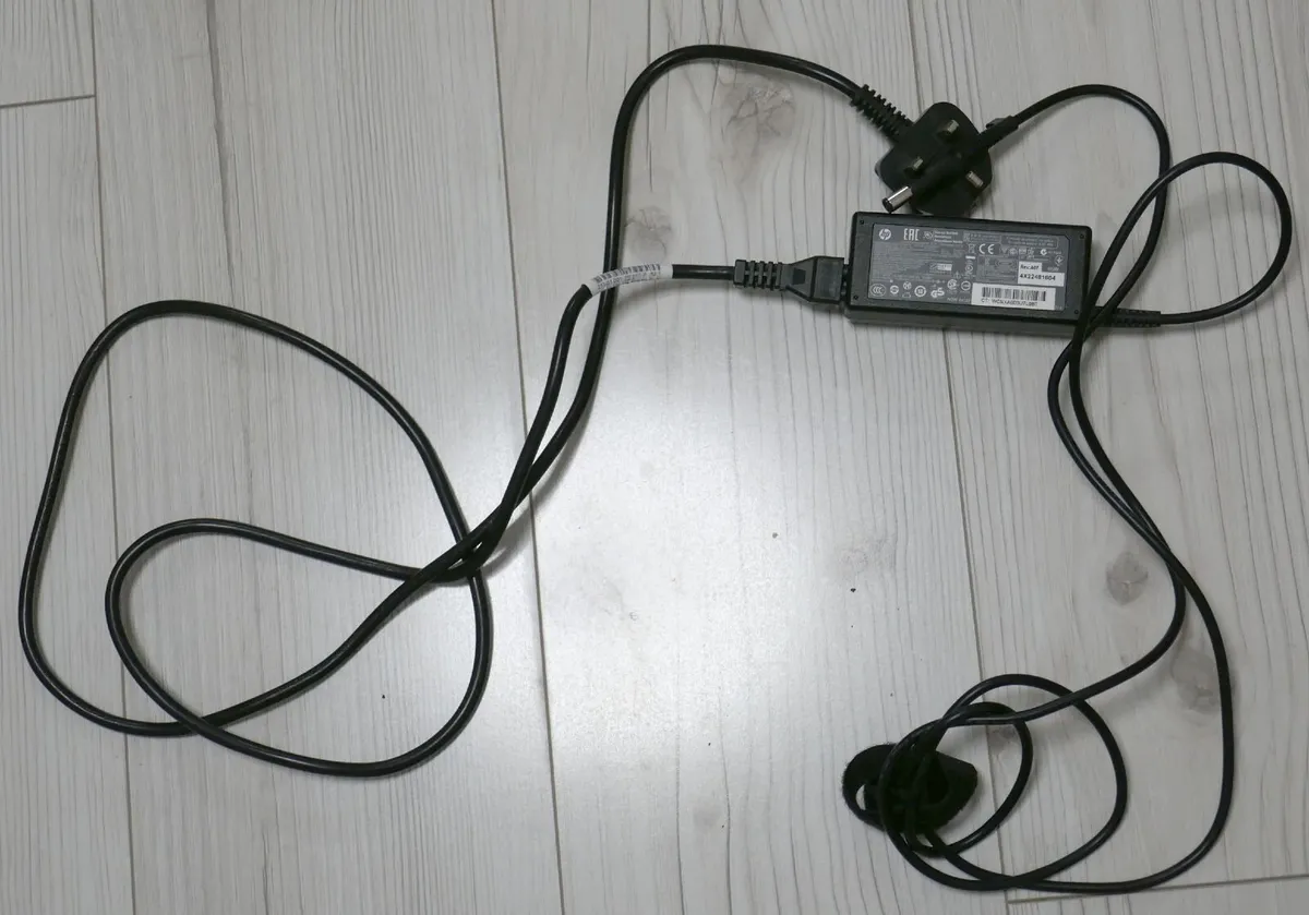 HP laptop charger - Image 3