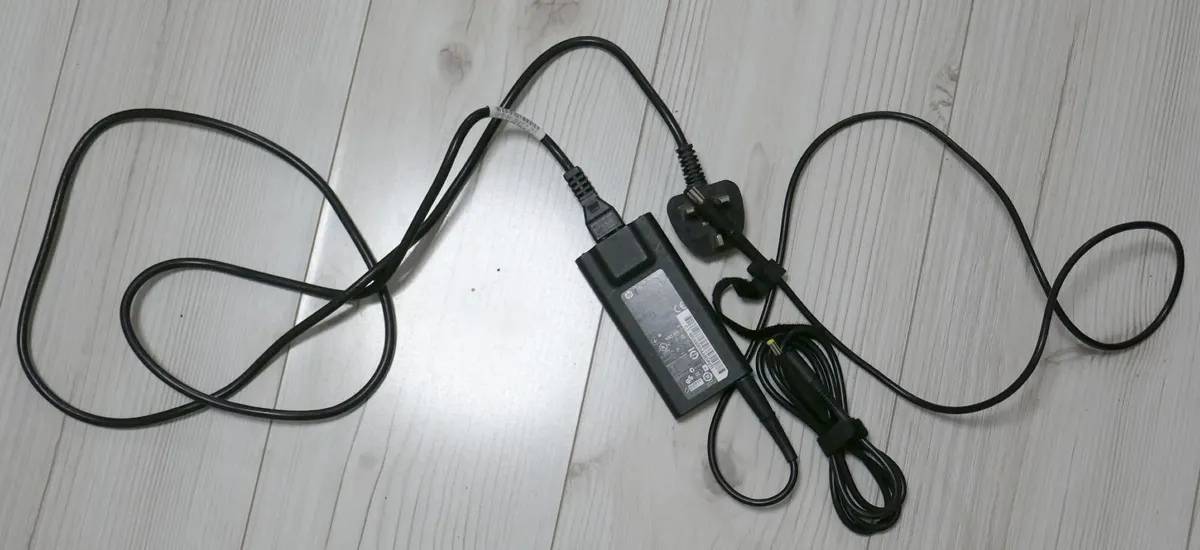 HP laptop power supply - Image 2