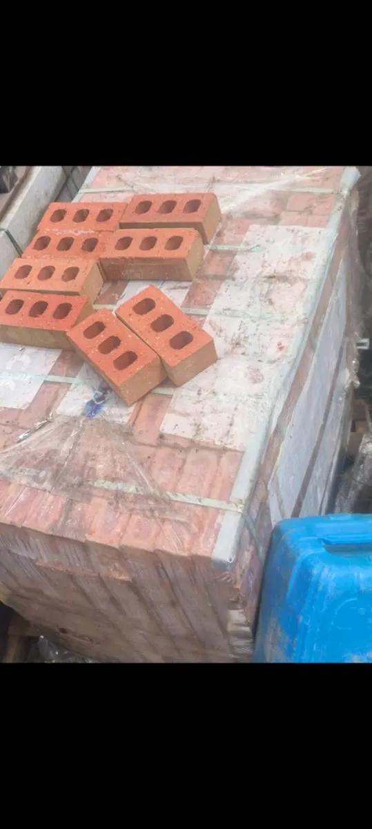 Clay bricks ibstock 475 bricks a pallet - Image 2