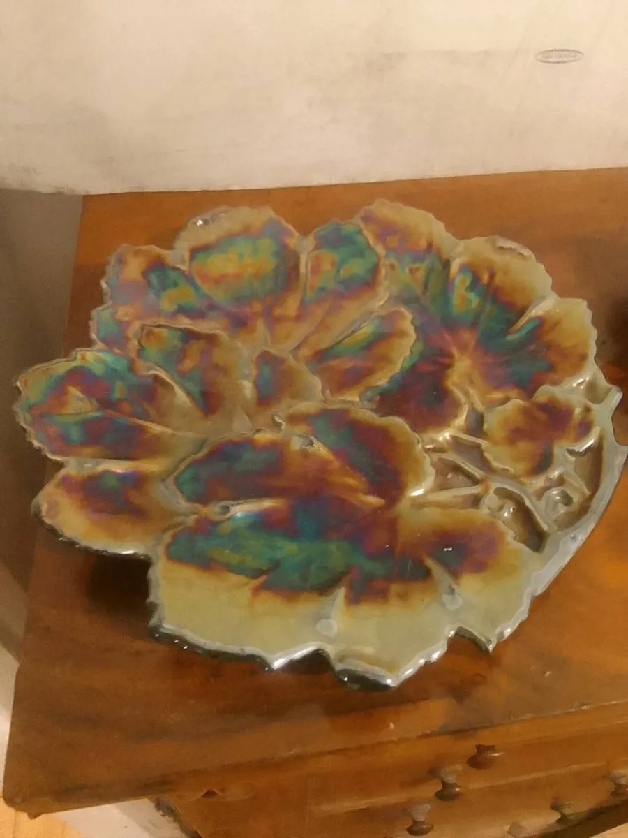 Art nouveau charger majolica leaf plates - Image 3