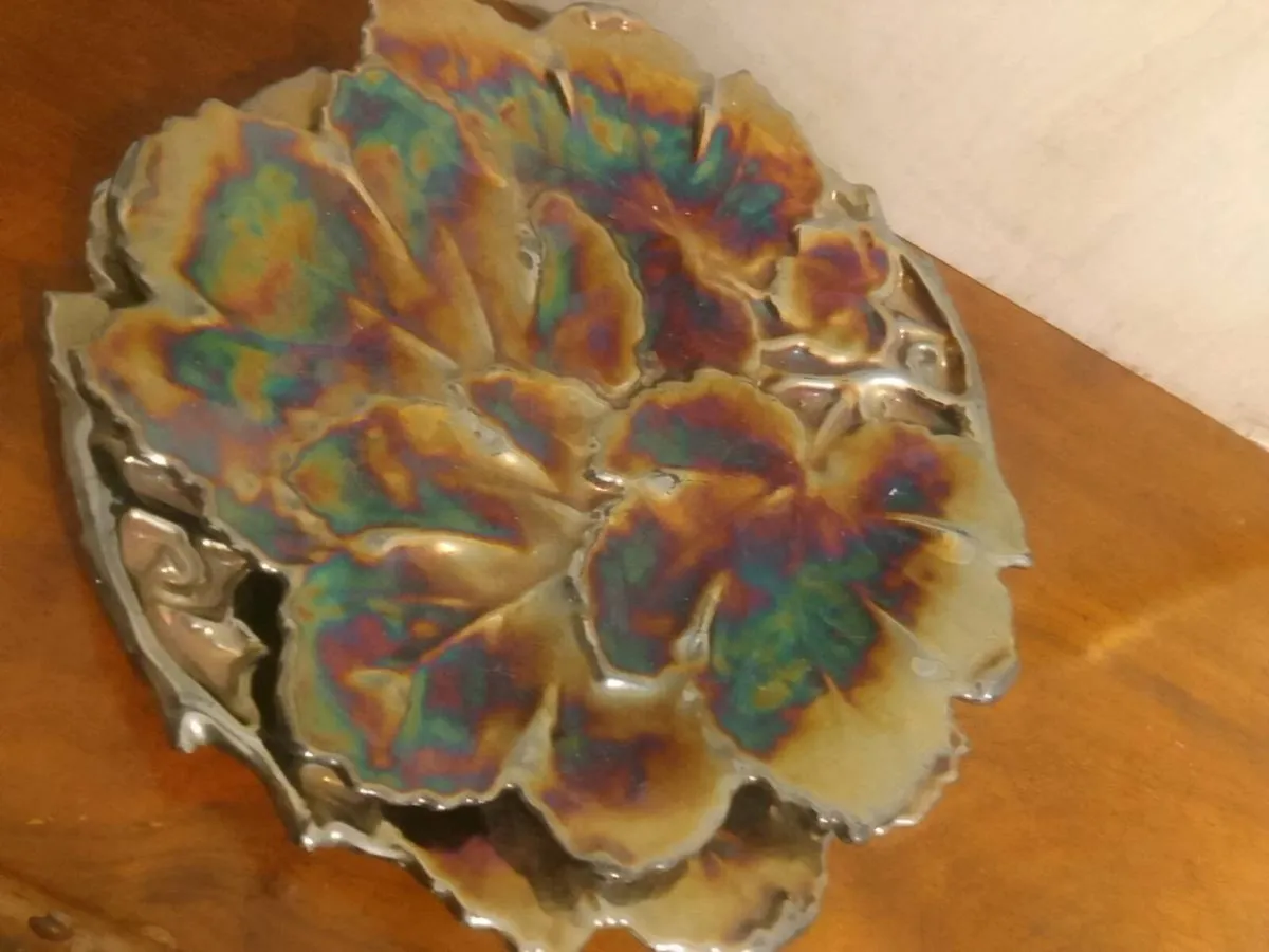 Art nouveau charger majolica leaf plates - Image 2