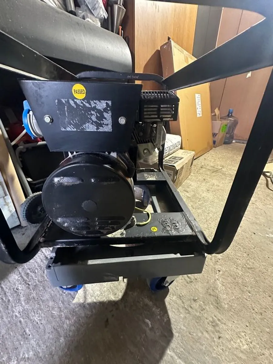 Honda Generator 110v /230v - Image 2