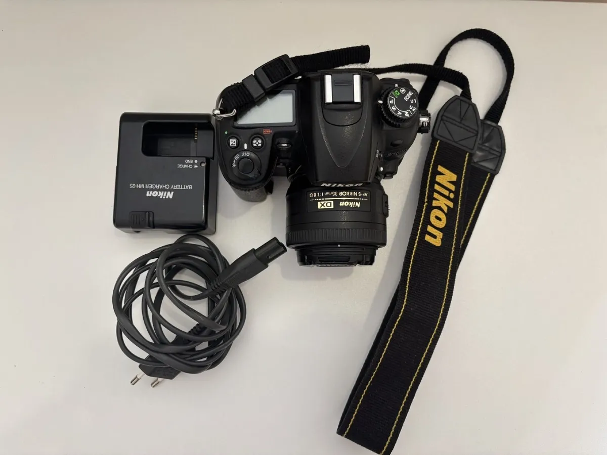 Nikon D7000 DSLR camera with Nikon AF-S DX NIKKOR - Image 1