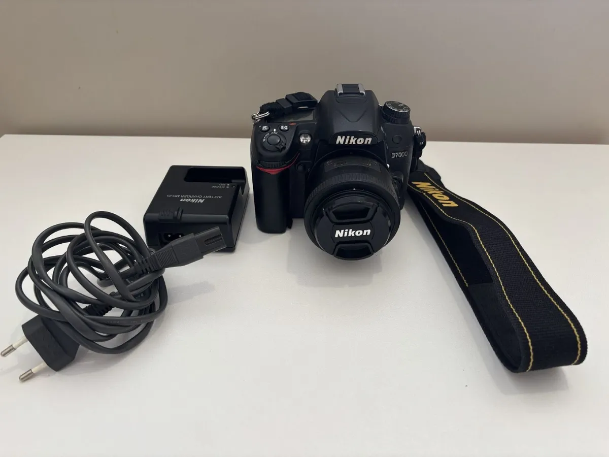 Nikon D7000 DSLR camera with Nikon AF-S DX NIKKOR - Image 2