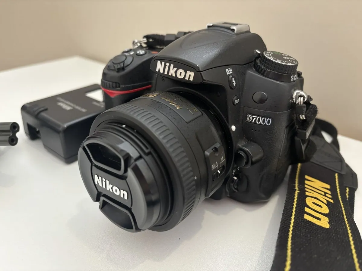 Nikon D7000 DSLR camera with Nikon AF-S DX NIKKOR - Image 3