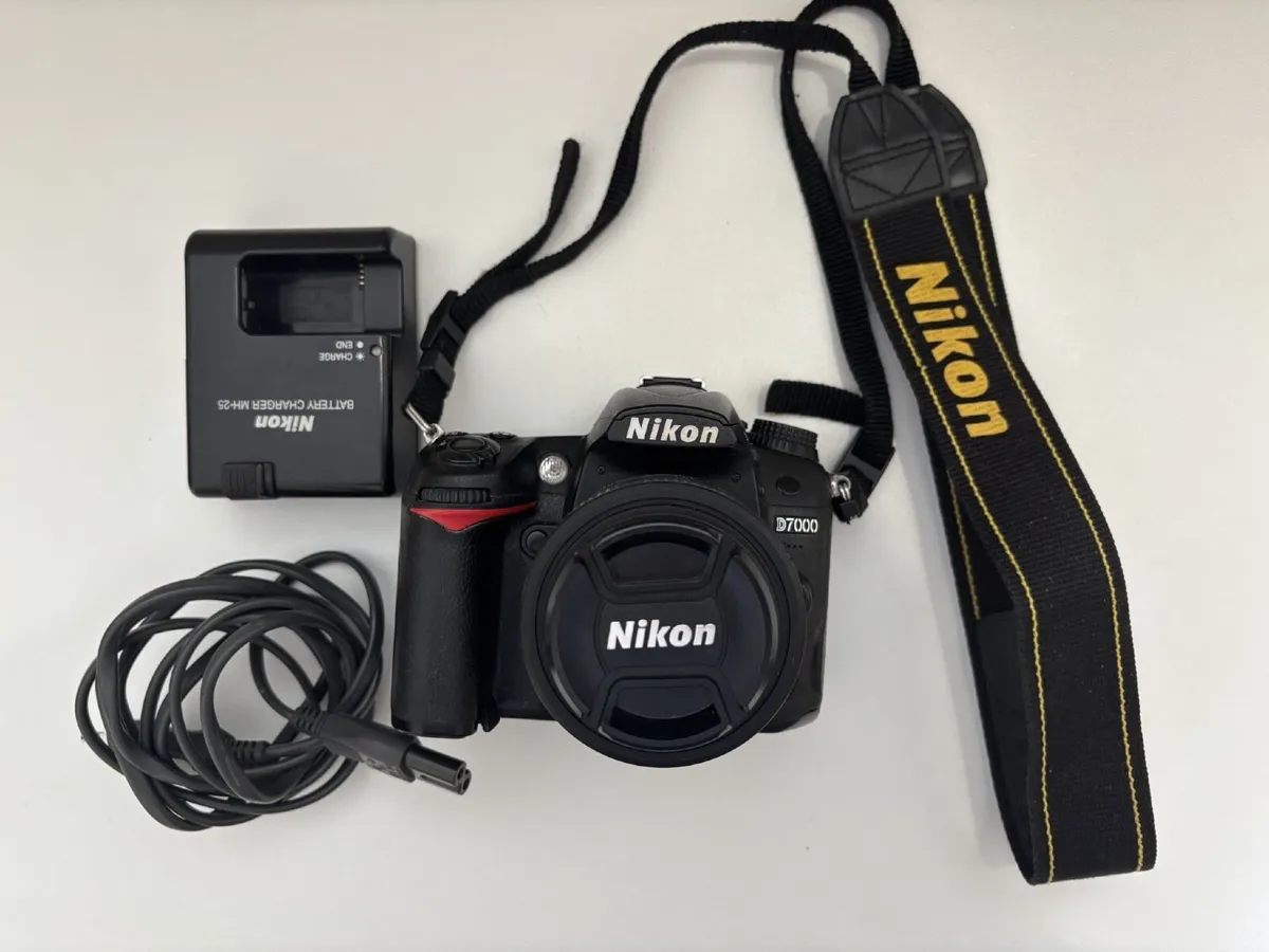 Nikon D7000 DSLR camera with Nikon AF-S DX NIKKOR - Image 4