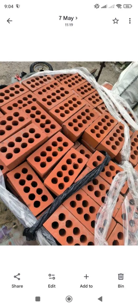 Clay bricks 520 a pallet - Image 1