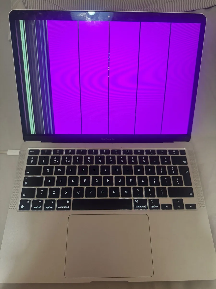 2020 MacBook Air m1 faulty screen - Image 2
