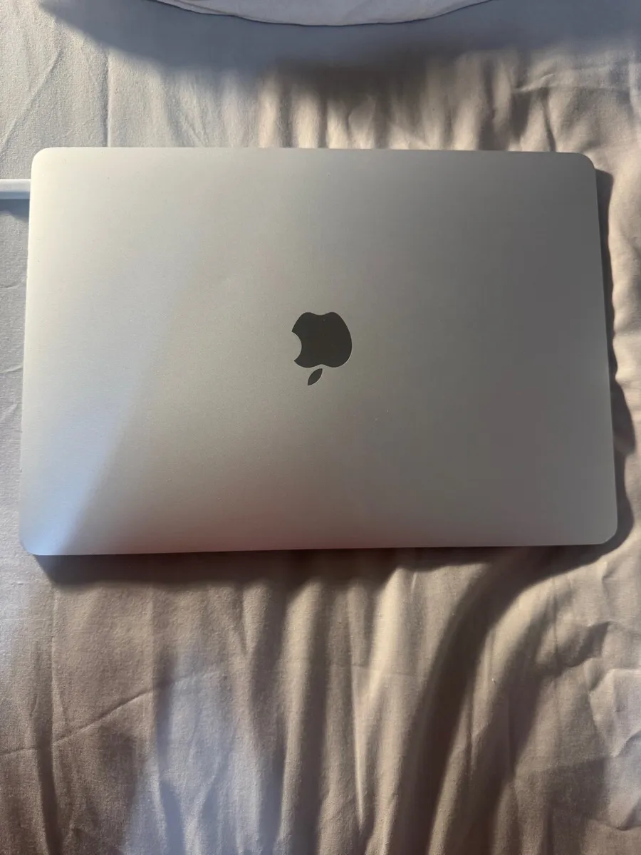 2020 MacBook Air m1 faulty screen - Image 3