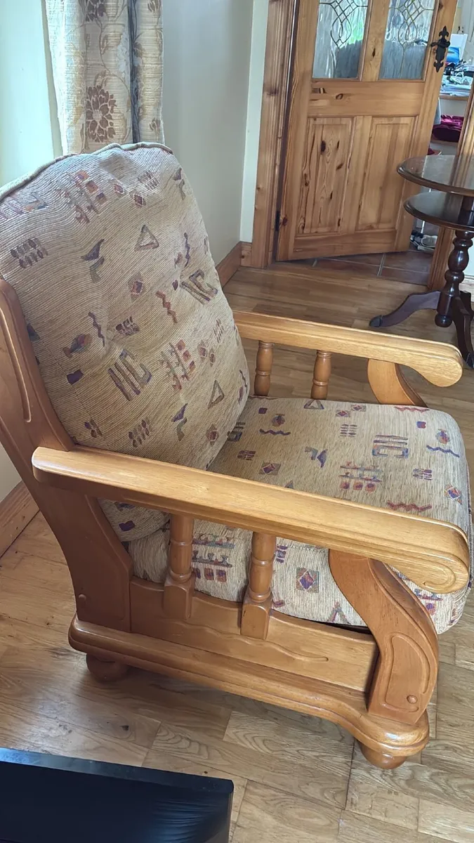 Three piece suite - Image 4