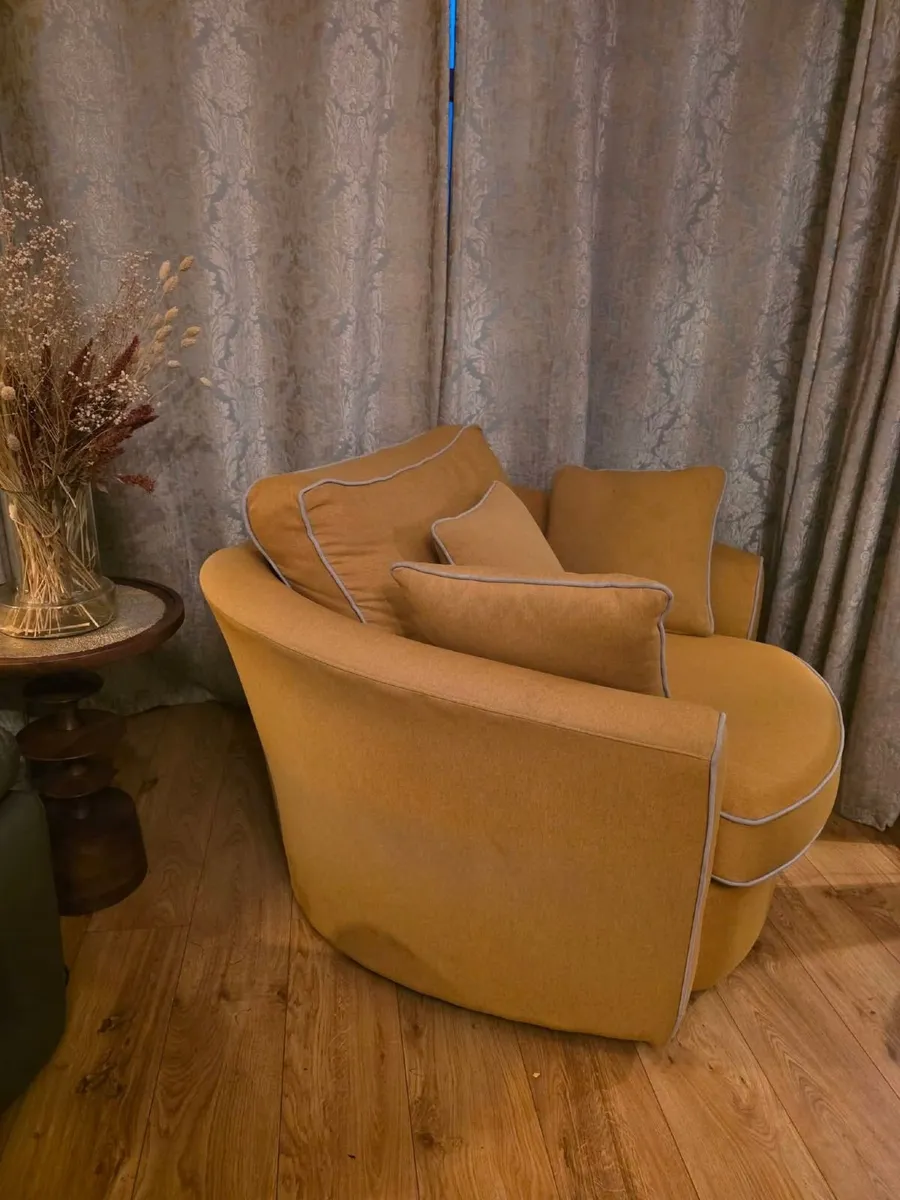 Swivel chair - Image 3