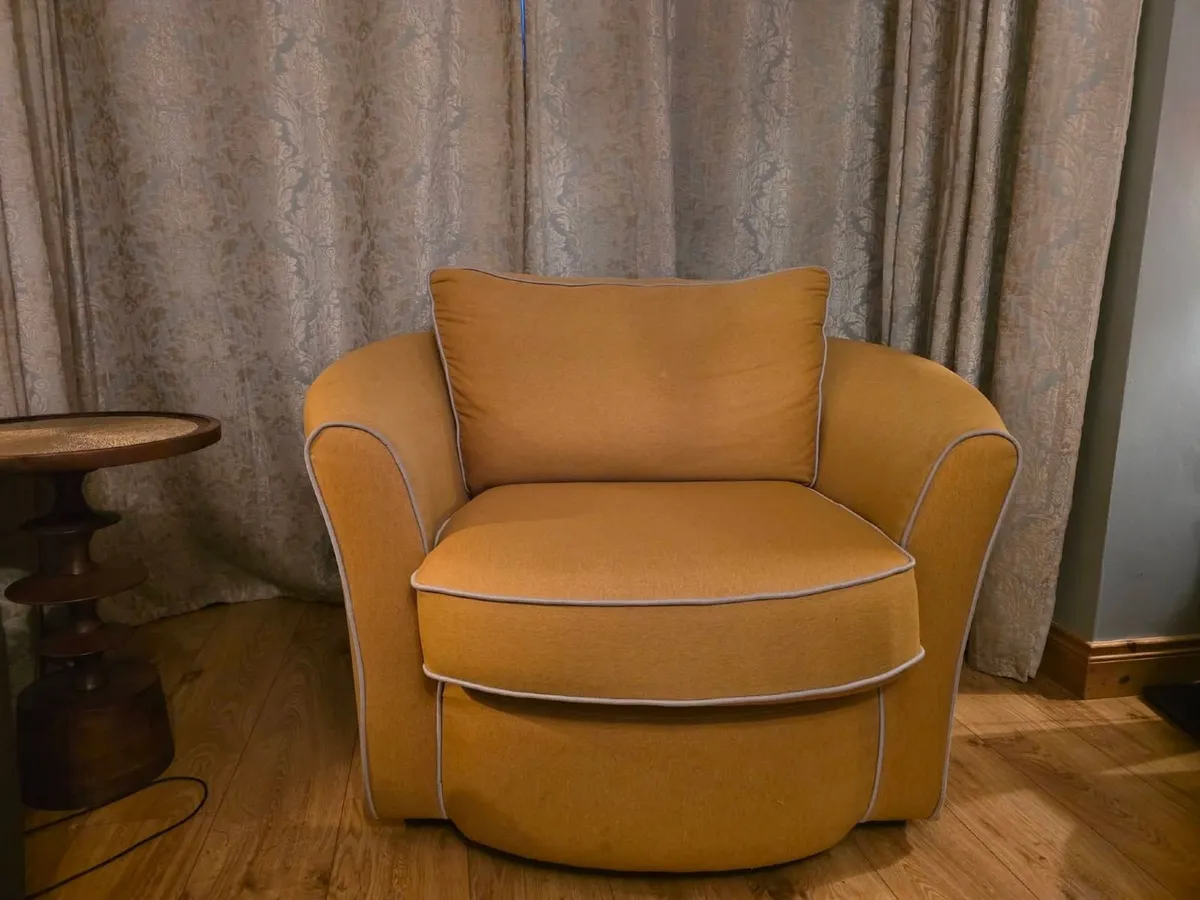 Swivel chair - Image 2