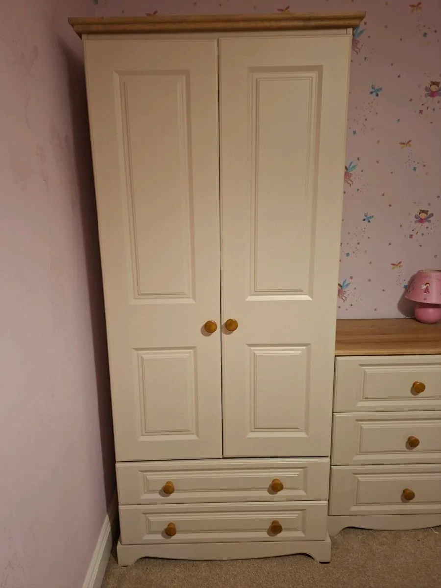 Wardrobe & chest of drawers - Image 2