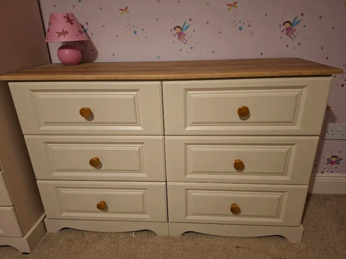 Wardrobe & chest of drawers - Image 4
