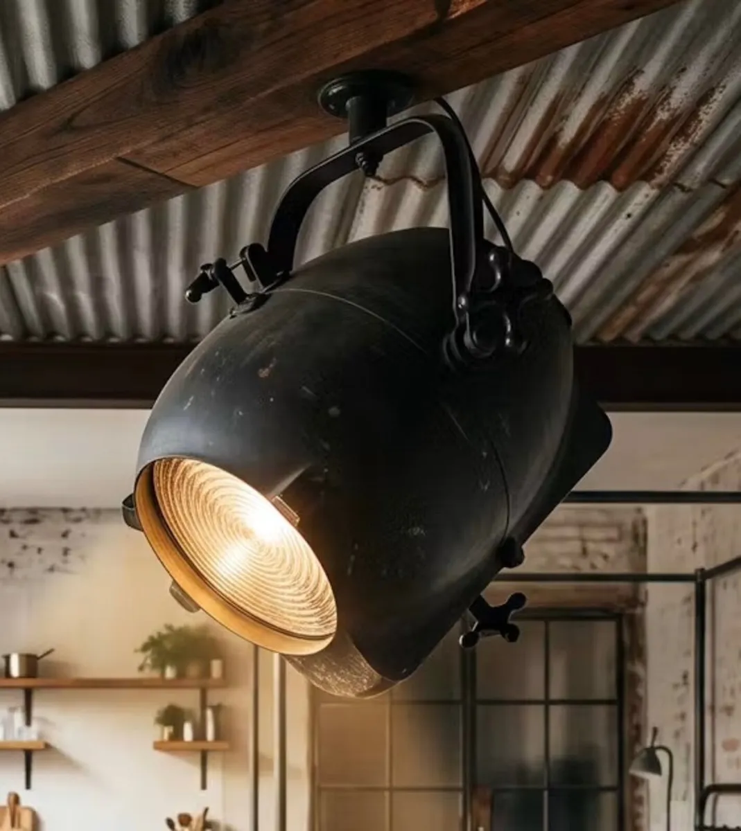 Large old studio light - Image 1