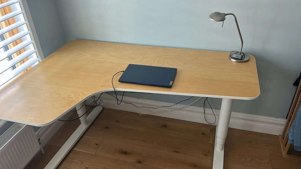 Study desk - Image 2