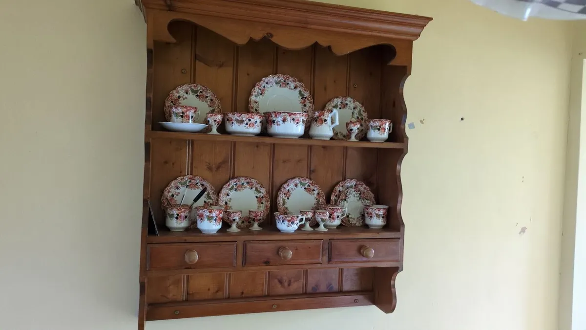Shelves / wall mounted display