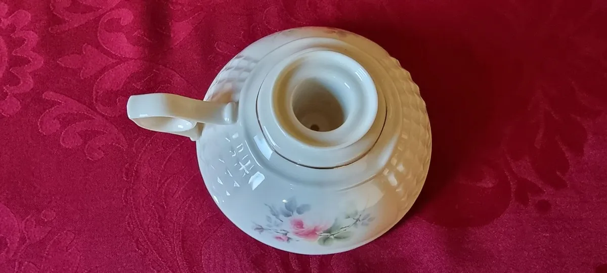 Irish Parian Donegal China Rose Chamber Stick - Image 4